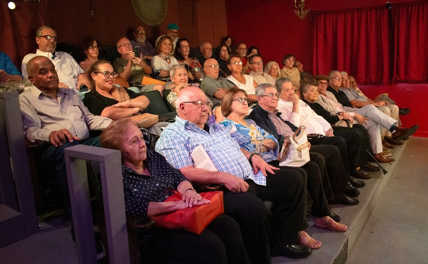 La sala teatro Havana Fama se abarrotó de público para asistir al estreno de Ceiba