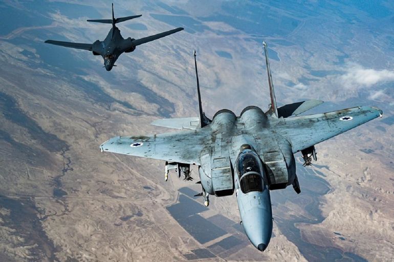 Aviones de Israel, Arabia Saudí y Bahréin, todos ellos aliados de EEUU y enfrentados a la República Islámica de Irán, escoltaron al bombardero estadounidense