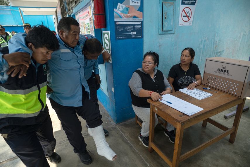 &nbsp;Las elecciones en Perú se extendieron por un día más debido a fallas logísticas / EFE.