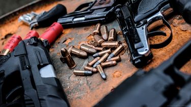 Diez detenidos en Francia por tráfico de armas, incluyendo dos militares