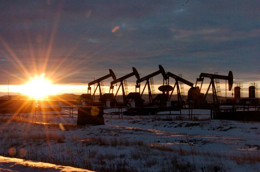 Esta imagen del 14 de enero de 2015 muestra bombas de petróleo en el condado McKenzie, en el oeste de Dakota del Norte.
