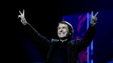 El cantante Raphael durante un concierto en el Wizink Center, el 16 de diciembre de 2021, en Madrid (España).