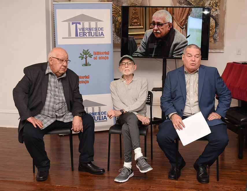 José Abreu Felipe, Héctor Santiago y Luis de la Paz en la tercera edición del Premio Editorial El Ateje el 19 de enero de 2024, en el Miami Hispanic Cultural Arts Center, 111 SW 5th. Avenue, Miami, 33130.