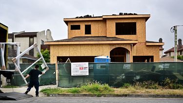 Las propiedades de nueva construcción y las de uso en Estados Unidos experimentan una caída de precios. El desplome de ventas suma más de dos años.&nbsp;