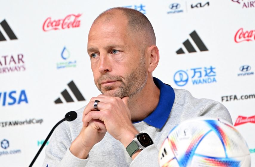 El seleccionador de los Estados Unidos, Gregg Berhalter, ofrece una rueda de prensa en el Centro Nacional de Convenciones de Catar, el 28 de noviembre de 2022.