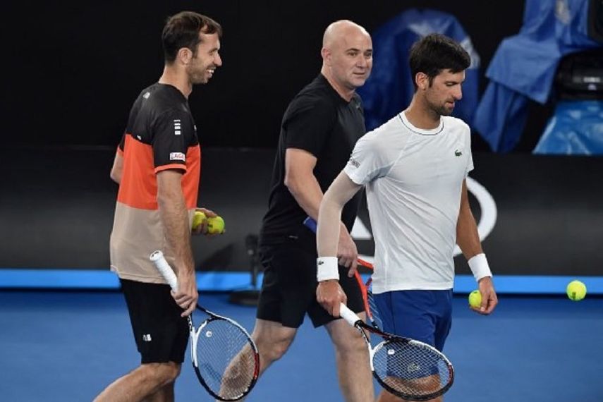 Después del torneo de Miami, Novak&nbsp;Djokovic&nbsp;y su entrenador de tenis Radek Stepanek decidieron poner fin a su cooperación, informó el exnúmero uno del mundo en un comunicado publicado en su página web.