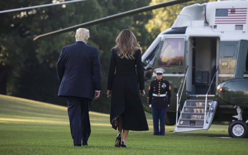 El presidente Donald Trump&nbsp;y la primera dama, Melania, son vistos en la Casa Blanca antes de partir hacia Las Vegas, este 4 de octubre de 2017.&nbsp;