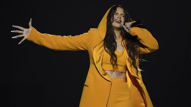 La cantante española Rosalía compite por el Grammy en dos categorías, que incluyen mejor artista nuevo.