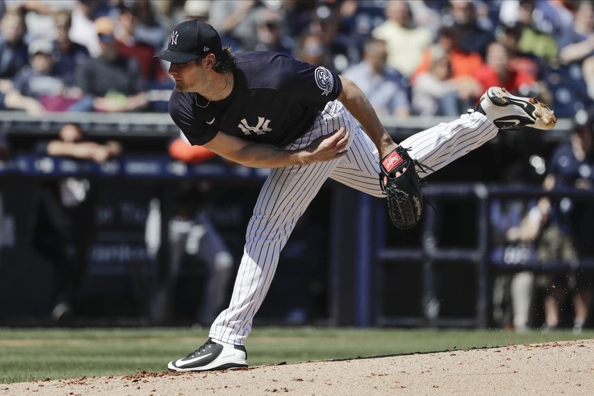 El pitcher Gerrit Cole lanza por los Yanquis de Nueva York en el segundo inning del partido de pretemporada ante los Tigres de Detroit, en Tampa. (AP Foto/Frank Franklin II, archivo) &nbsp;