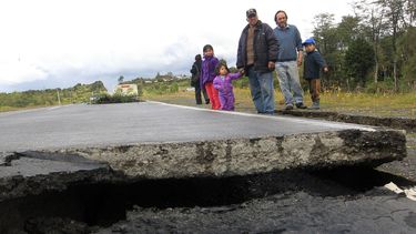 Unas 4.000 personas asustadas, muchas de ellas todavía celebrando la Navidad, abandonaron preventivamente la región, donde los sismos de gran magnitud son casi inexistentes.