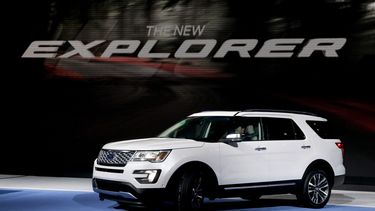 El nuevo modelo de Ford Explorer durante una exposición.