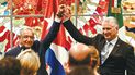 El presidente de México, Andrés Manuel López Obrador, y el dictador cubano Miguel Díaz-Canel levantan la mano tras saludarse. El presidente de México, Andrés Manuel López Obrador, y el dictador cubano Miguel Díaz-Canel levantan la mano tras saludarse.