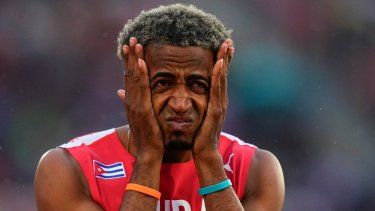 El cubano Yoao Illas reacciona durante la semifinal masculina de 400 metros con vallas en los Juegos Panamericanos en Santiago de Chile, Chile, el miércoles 1 de noviembre de 2023.&nbsp;