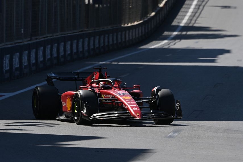 EL Ferrari de Charles Leclerc antes de abandonar el GP de Azerbaiyán y así terminar otro circuito sin puntos