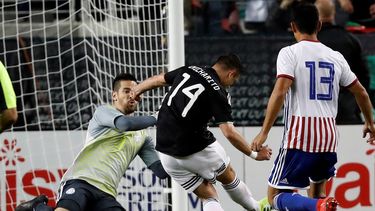 Futbolistas de México y Paraguay se enfrentan en un partido amistoso internacional en el Levis Stadium de Santa Clara, EEUU.&nbsp;