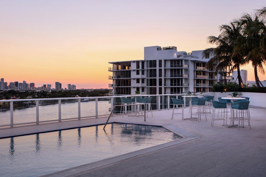 Kimpton Shorebreak Fort Lauderdale Beach Resort es un resort boutique que canaliza una atmósfera elevada en Florida.