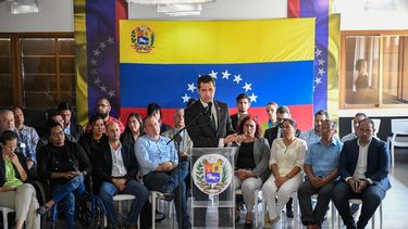El presidente encargado de Venezuela, Juan Guaidó, habla durante una conferencia de prensa el 9 de marzo de 2020