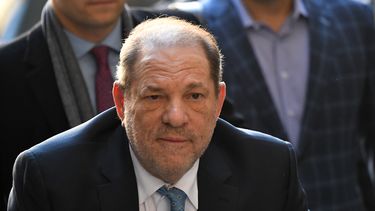 En esta foto de archivo tomada el 24 de febrero de 2020, Harvey Weinstein llega al Tribunal Penal de Manhattan en la ciudad de Nueva York.&nbsp;