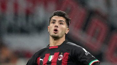 Brahim Díaz, del Milan, controla el balón durante un partido ante la Sampdoria, el 20 de mayo de 2023, en Milán.&nbsp;
