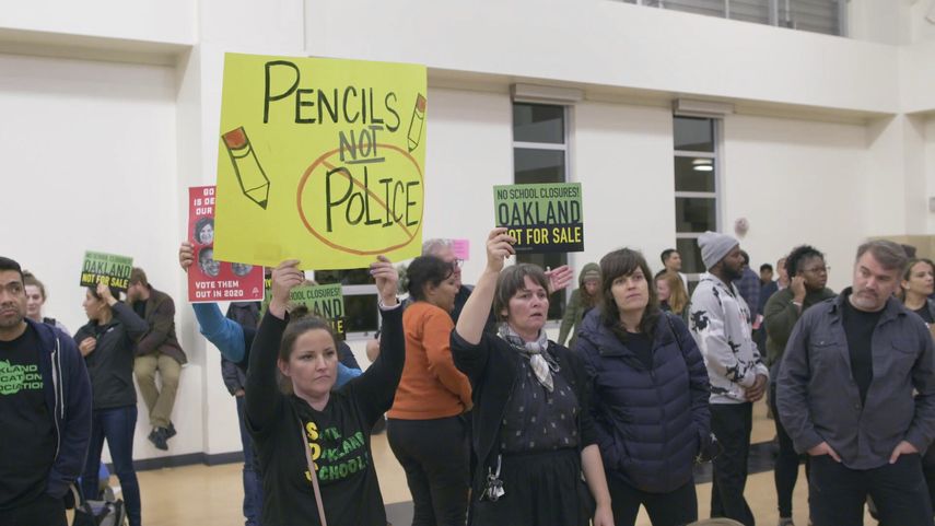 En esta imagen proporcionada por Hulu una escena de Homeroom.