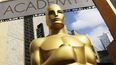 ARCHIVO - Una estatua de los Oscar aparece fuera del Teatro Dolby para la 87ª edición de los Premios de la Academia en Los Ángeles el 21 de febrero de 2015.&nbsp;