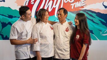 La familia de origen chino fundadora del restaurante peruano Chifa Du Kang.&nbsp;