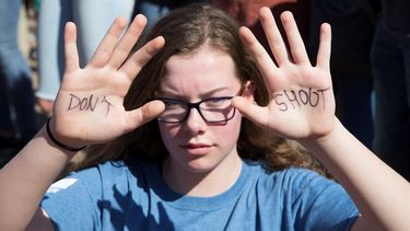 Estudiantes protestan ante la Casa Blanca en Washington DC (Estados Unidos) para exigir leyes más estrictas para el control de armas.