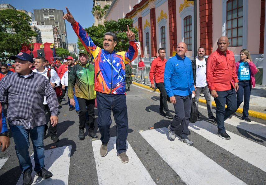 &nbsp;Solo encuestadoras de dudoso origen dan como vencedor al líder del régimen, Nicolás Maduro