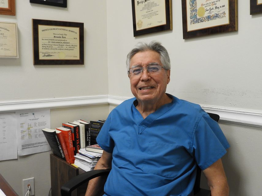 Doctor Fernando Lora cirujano general y vascular.