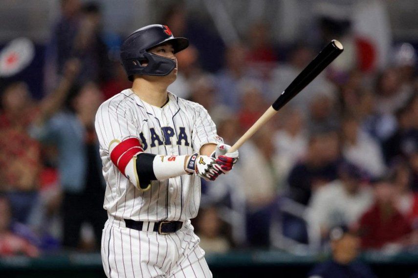 Munetaka Murakami # 55 del equipo de Japón conectó un jonrón solitario en la segunda entrada contra el equipo de Estados Unidos durante el Campeonato Mundial de Béisbol en el parque LoanDepot el 21 de marzo de 2023 en Miami, Florida.&nbsp;