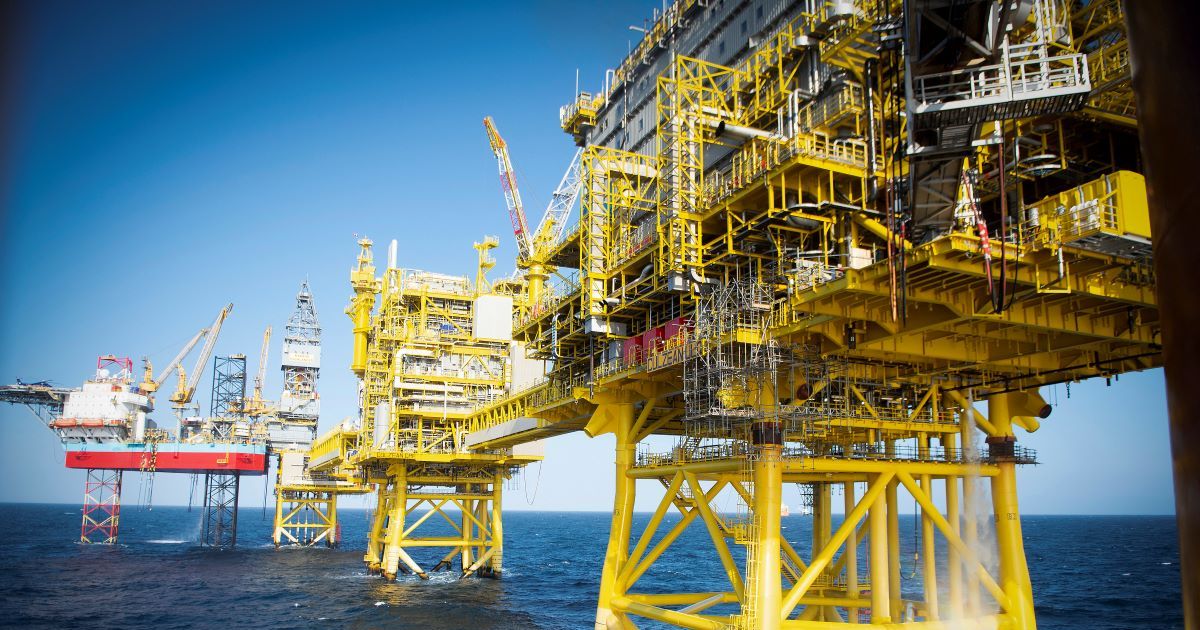 Precios del petróleo caen con fuerza tras anuncio de la OPEP+