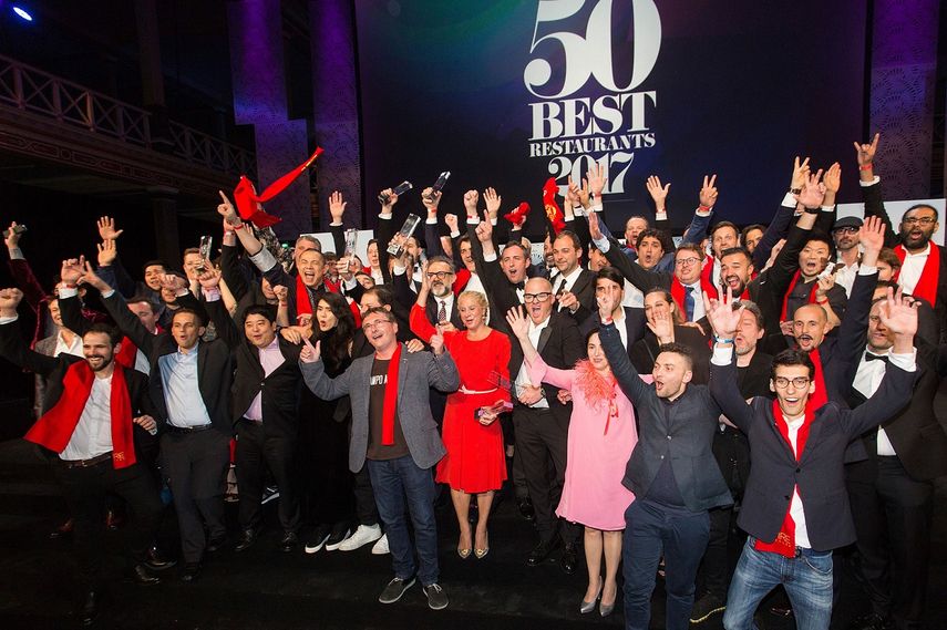 Foto de grupo con los chefs de los 50 mejores restaurantes del mundo.