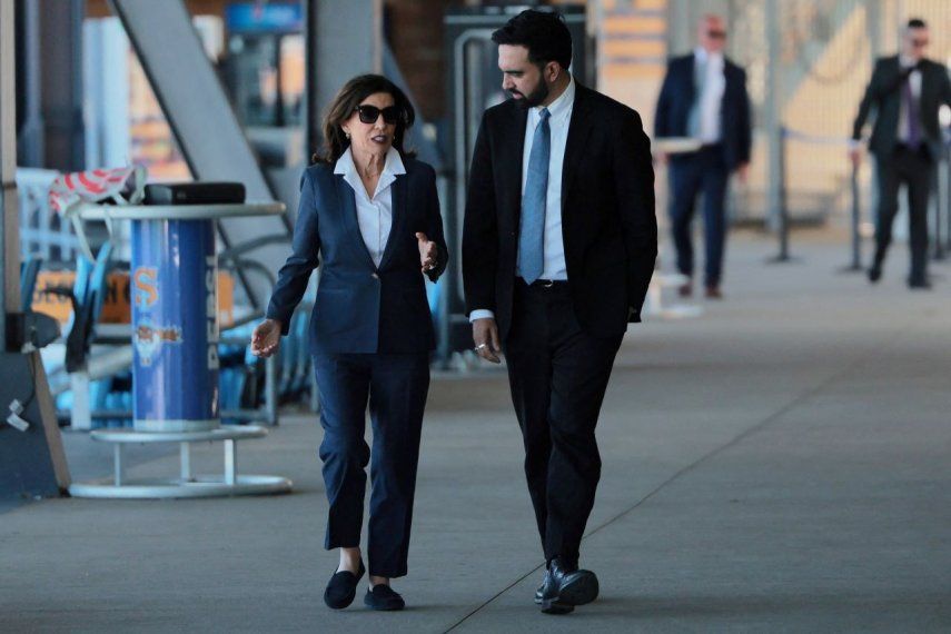 La gobernadora de Nueva York, Kathy Hochul, y el alcalde de Nueva York, el musulmán y socialista Zohran Mamdani, en la ciudad de Nueva York. Ambos del Partido Demócrata.