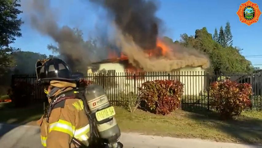 Incendio en el noroeste de Miami-Dade.
