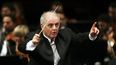 El director argentino-israelí también se presentará como pianista y ejecutará el concierto para piano número 26 de Wolfgang Amadeus Mozart, también conocido como La Coronación.