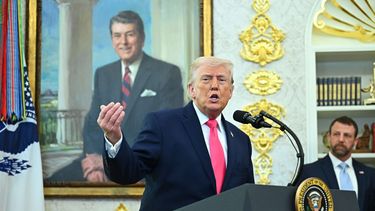 El anuncio se produjo desde la oficina Oval en un intento por centralizar la información gubernamental sin intermediarios.