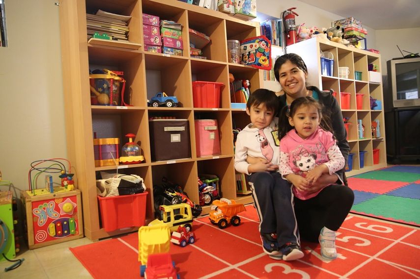 Entre el 25 y 28% de esos niños tiene un padre indocumentado, lo que los pone en peligro de experimentar el estrés asociado con la inminencia de la separación por las deportaciones que Trump quiere aumentar y acelerar.