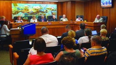 Vista parcial de una sesión plenaria de la Comsión de Sweetwater.