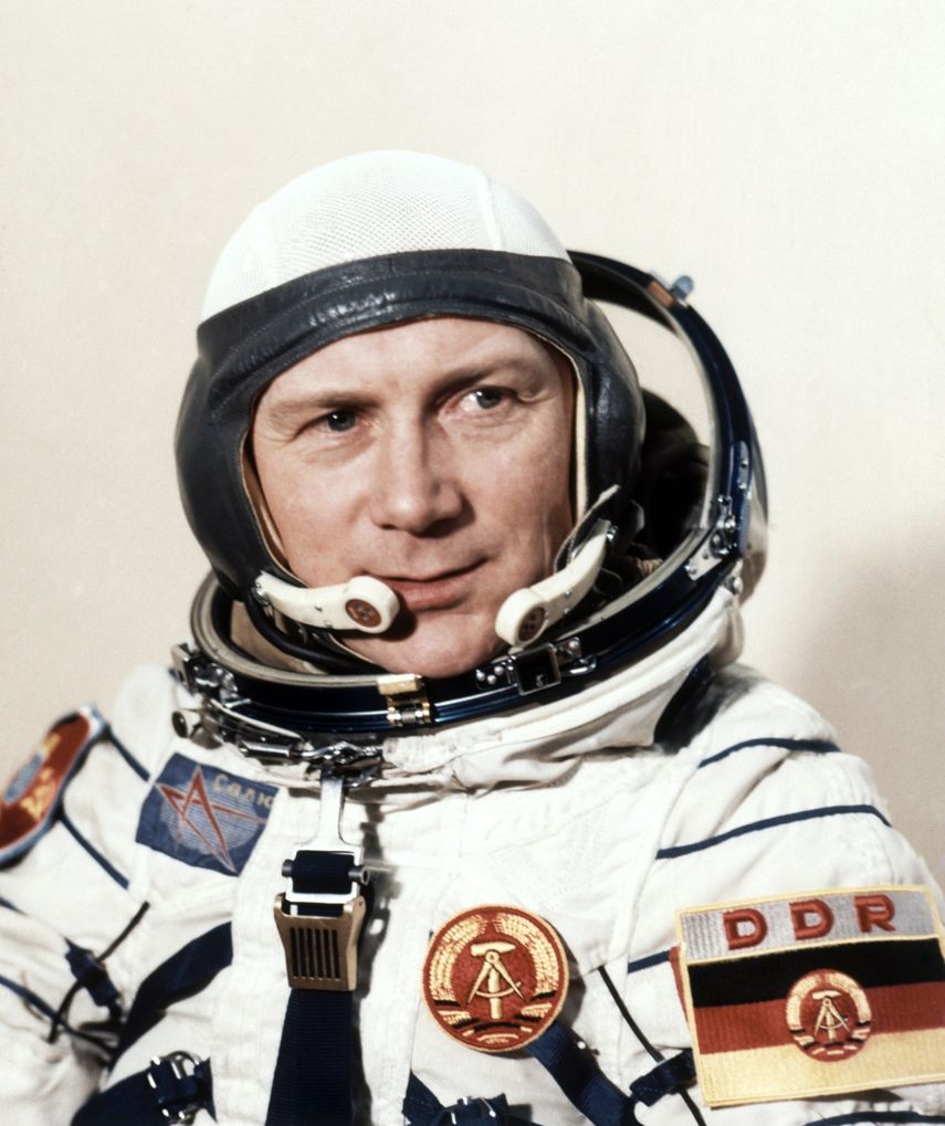 Fotograf&iacute;a del 26 de agosto de 1978 del cosmonauta de Alemania Oriental, Sigmund Jaehn, mientras posa para una fotograf&iacute;a en Baikonur, Rusia, previo a su viaje al espacio.&nbsp;