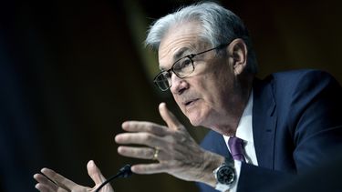 El presidente de la Reserva Federal, Jerome Powell, habla ante la comisión bancaria del Senado, 11 de enero de 2022 en el Capitolio, Washington. La Reserva Federal elevará su tasa de interés referente a corto plazo en su reunión dentro de dos semanas, dijo Powell a una comisión del Congreso el miércoles 2 de marzo de 2022.&nbsp;