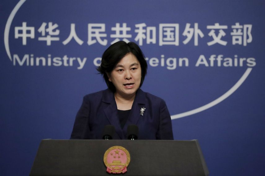La portavoz del Ministerio de Relaciones Exteriores de China, Hua Chunying, habla durante una sesión informativa diaria en la oficina del Ministerio de Relaciones Exteriores en Beijing, el martes 1 de septiembre de 2020. Hua condenó enérgicamente la visita del presidente del Senado checo, Milos Vystrcil, a Taiwán, diciendo que apoya abiertamente las fuerzas separatistas y las actividades separatistas en Taiwán que violan gravemente la soberanía y los asuntos internos de China .