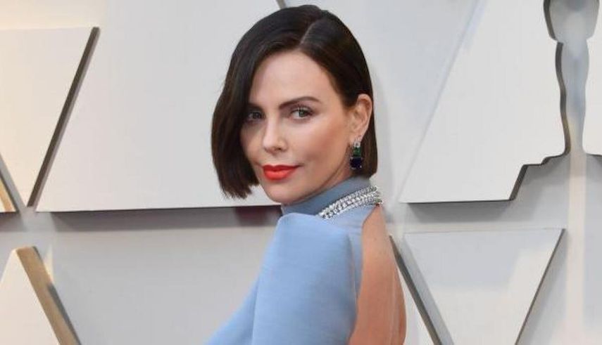 Theron, cuya carrera se ha caracterizado casi siempre por sus papeles dramáticos o de acción, se lanza a la comedia pura y dura en Long Shot, de estreno el 3 de mayo.&nbsp;