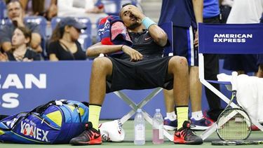 Kyrgios no mostró tenis, pero sí dejó ver su extraña conducta. (EFE)