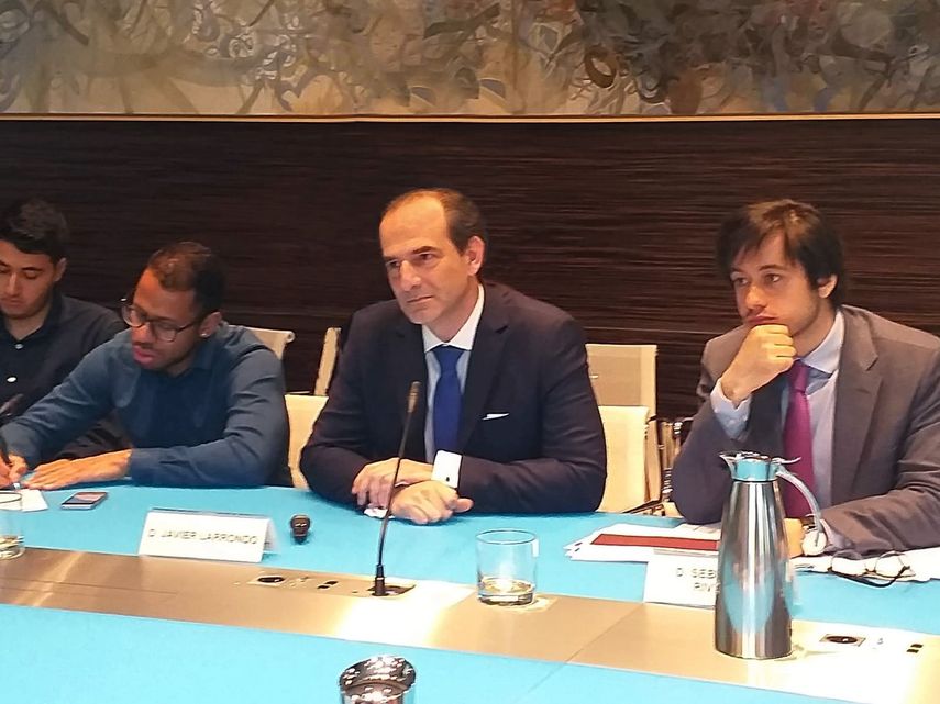 Javier Larrondo, presidente de Prisoners Defenders y representante para la Unión Europea de UNPACU, presenta la denuncia en Madrid.