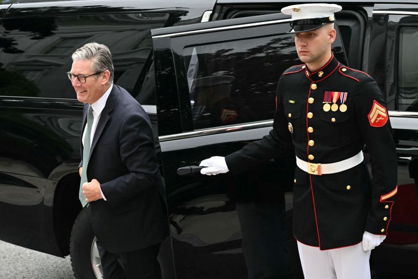 El primer ministro de Gran Bretaña Keir Starmer arriba a la Casa Blanca para participar en la importante reunión con el presidente Donald J. Trump y Volodimir Zelenski.