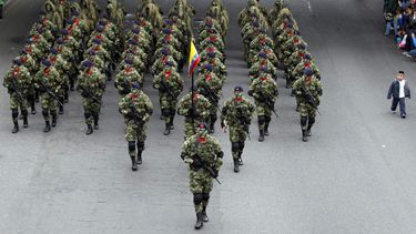 Soldados del Ejército de Colombia, en traje de contraguerrilla, en un desfile militar del pasado 20 de julio 