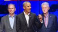 En esta foto de archivo tomada el 21 de octubre de 2017, (De izquierda a derecha) George W.Bush, Barack Obama y Bill Clinton asisten al concierto de Hurricane Relief en College Station, Texas.&nbsp; &nbsp;