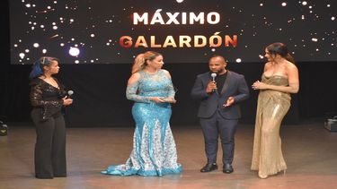 Srta. Dayana recibe el premio de Máximo Galardón en los premios Hispanic Celebrities Award, dedicada a la Reina de la Salsa, Celia Cruz, el 14 de septiembre de 2023, en Miami.