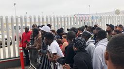 Migrantes en Tijuana, muchos de Camerún, a la espera de una cita para solicitar asilo en Estados Unidos.