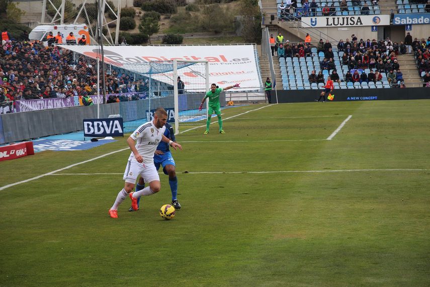 El entrenador del Real Madrid, Zinédine Zidane, elogió a Karim Benzema tras el doblete conseguido este martes por su compatriota en la victoria ante el Athletic Club, en un partido adelantado de la jornada 19 de la Liga, y aseguró que se trata del mejor delantero francés de toda la historia.